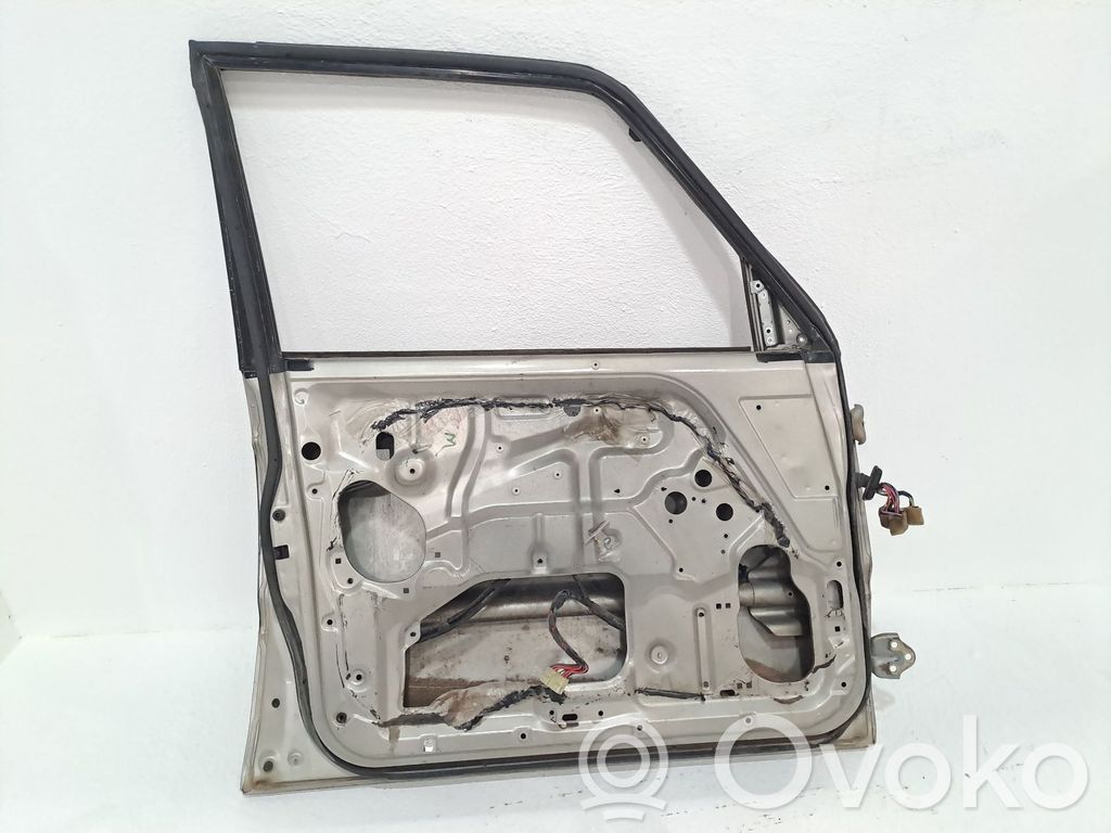 Puerta delantera   MB861335