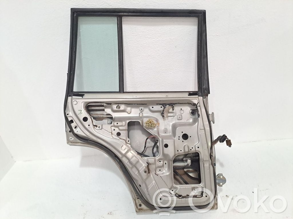 Puerta trasera   MB861341