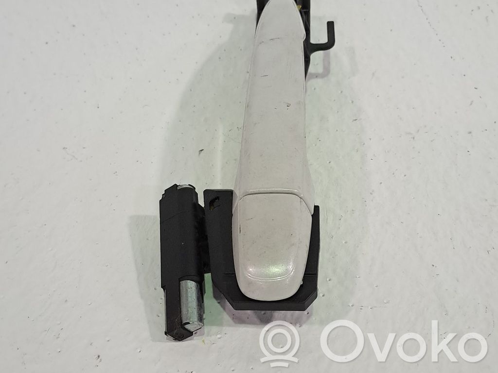 Manecilla externa puerta trasera   62142AJ000