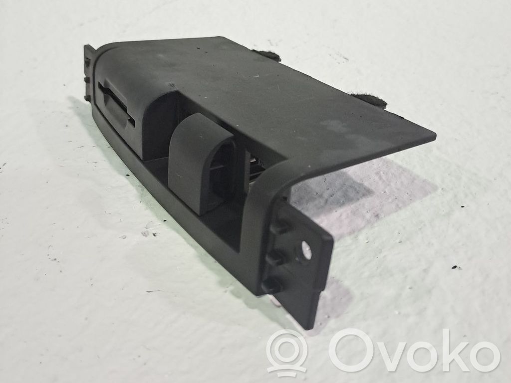 Moldura del panel   8218Y0