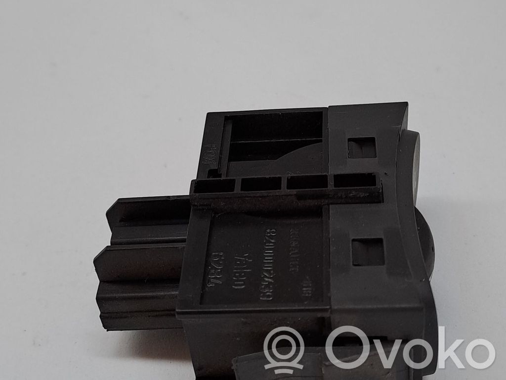 Light switch   8200147868
