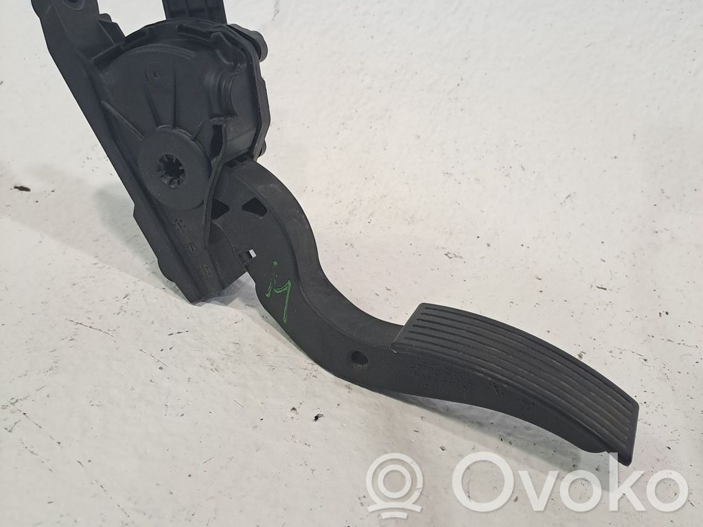 Pedale dell’acceleratore   327001S000