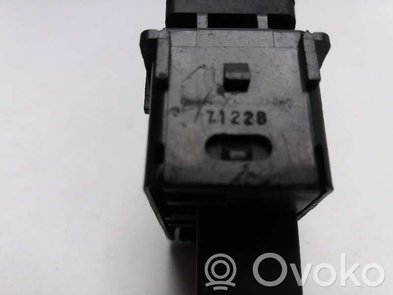 Otros interruptores/perillas/selectores   7122B