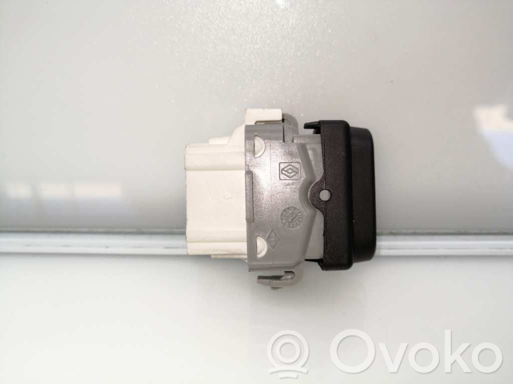 Nissan Qashqai+2 Alte comutatoare/butoane 