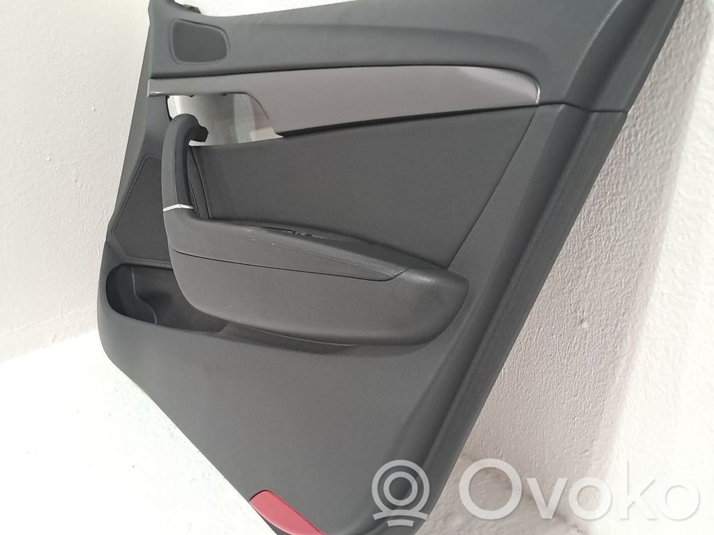 Revestimiento de puerta delantera   823083Z060RY5