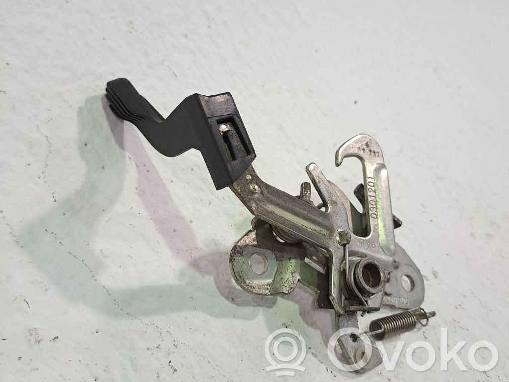 Peugeot 207 CC Kiinnityskoukku/-silmukka 