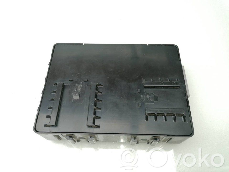 Unidad de control/módulo de carrocería central   95400A2211