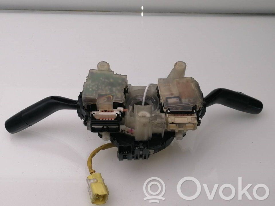 Mazda 323 F Boutons / interrupteurs volant 