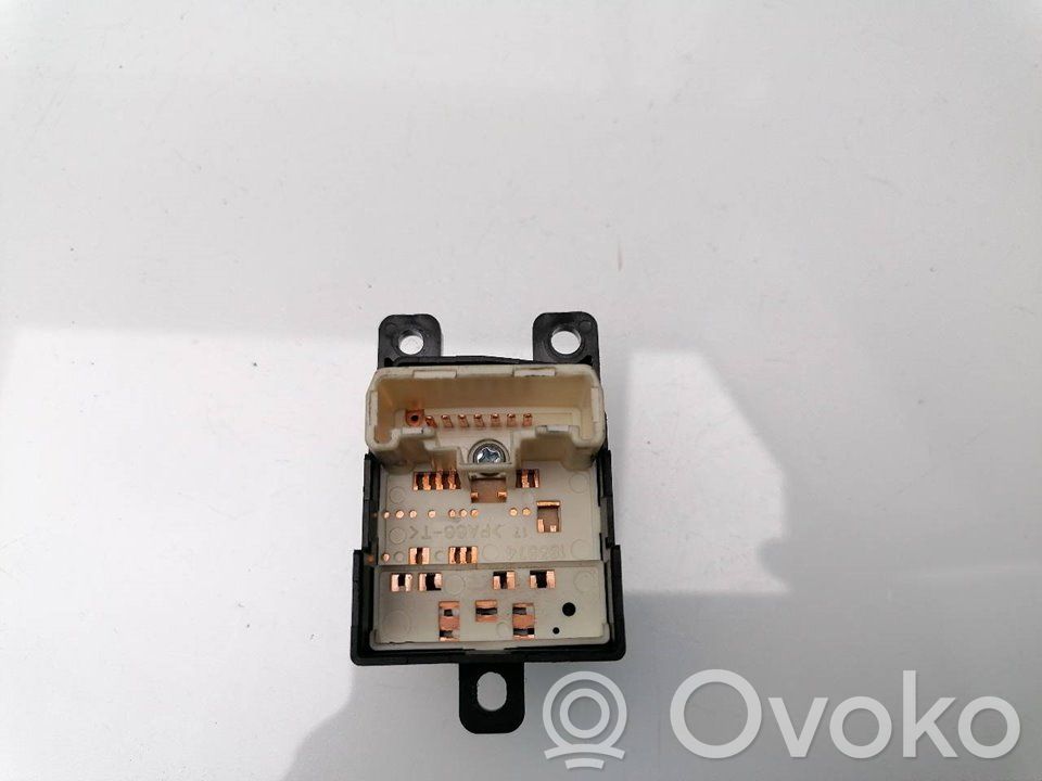 Interruptor del espejo lateral   GJ6A66600