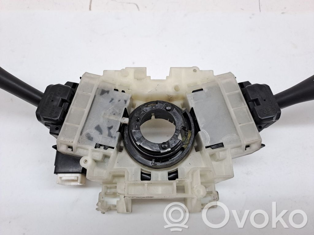 Boutons / interrupteurs volant   MR362067