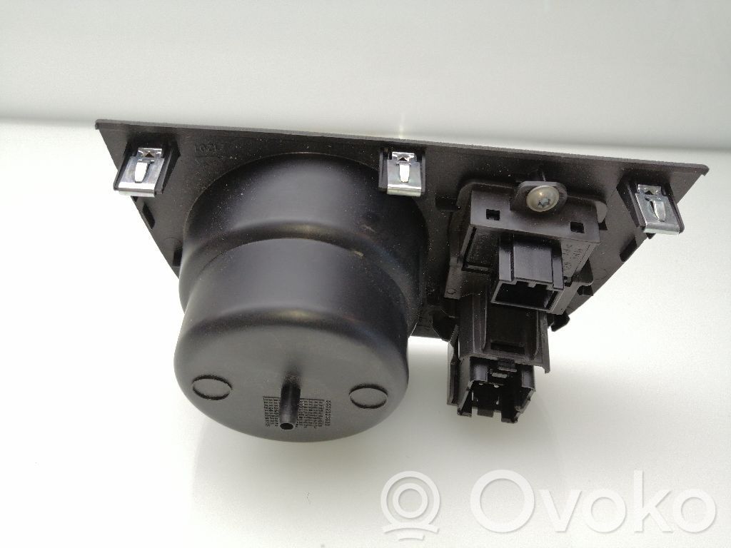Botón interruptor de luz de peligro   5P0953235B