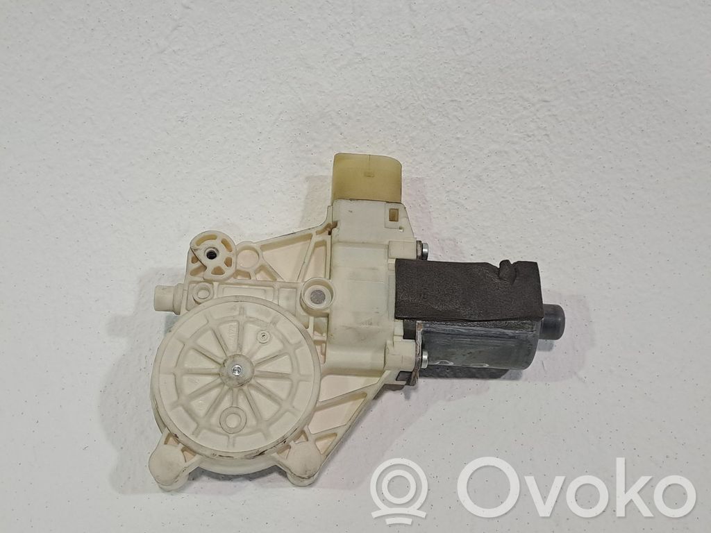 Silnik regulatora szyby drzwi przednich   1376853,6M2114553BA