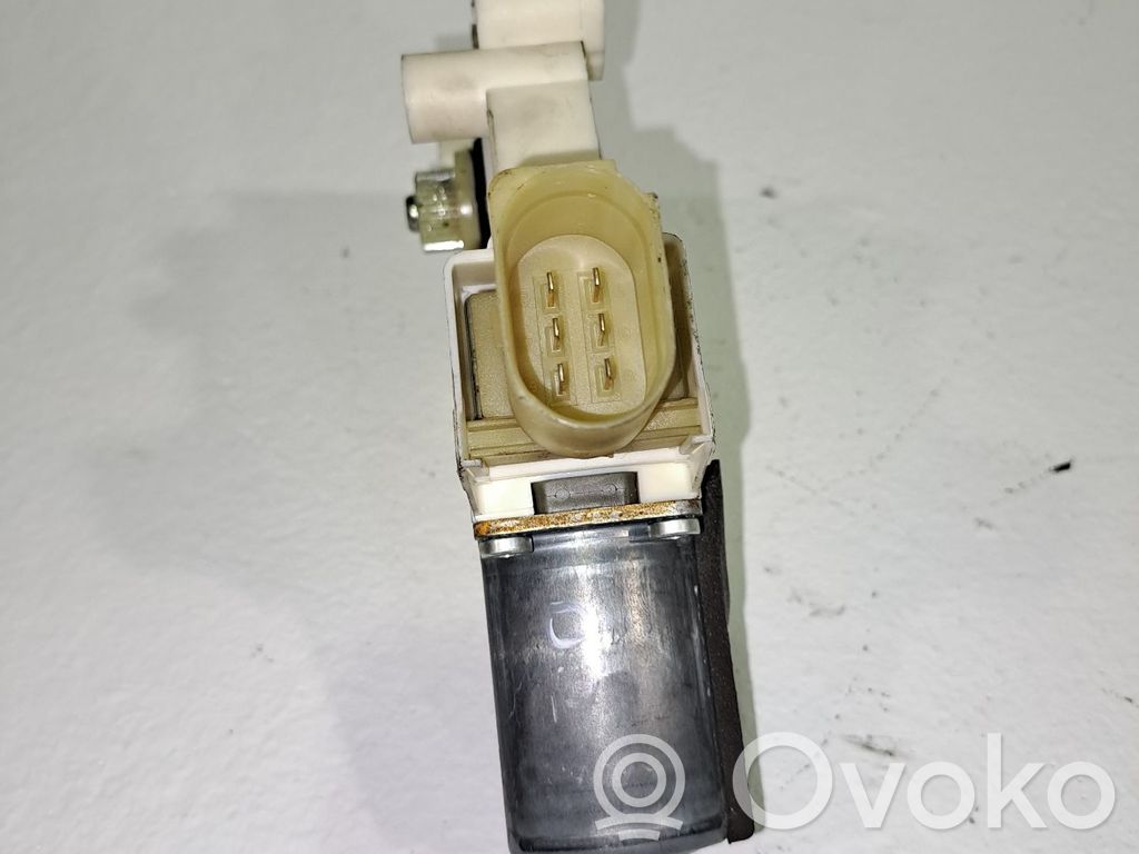 Motor del regulador de la ventanilla de la puerta delantera   1376853,6M2114553BA