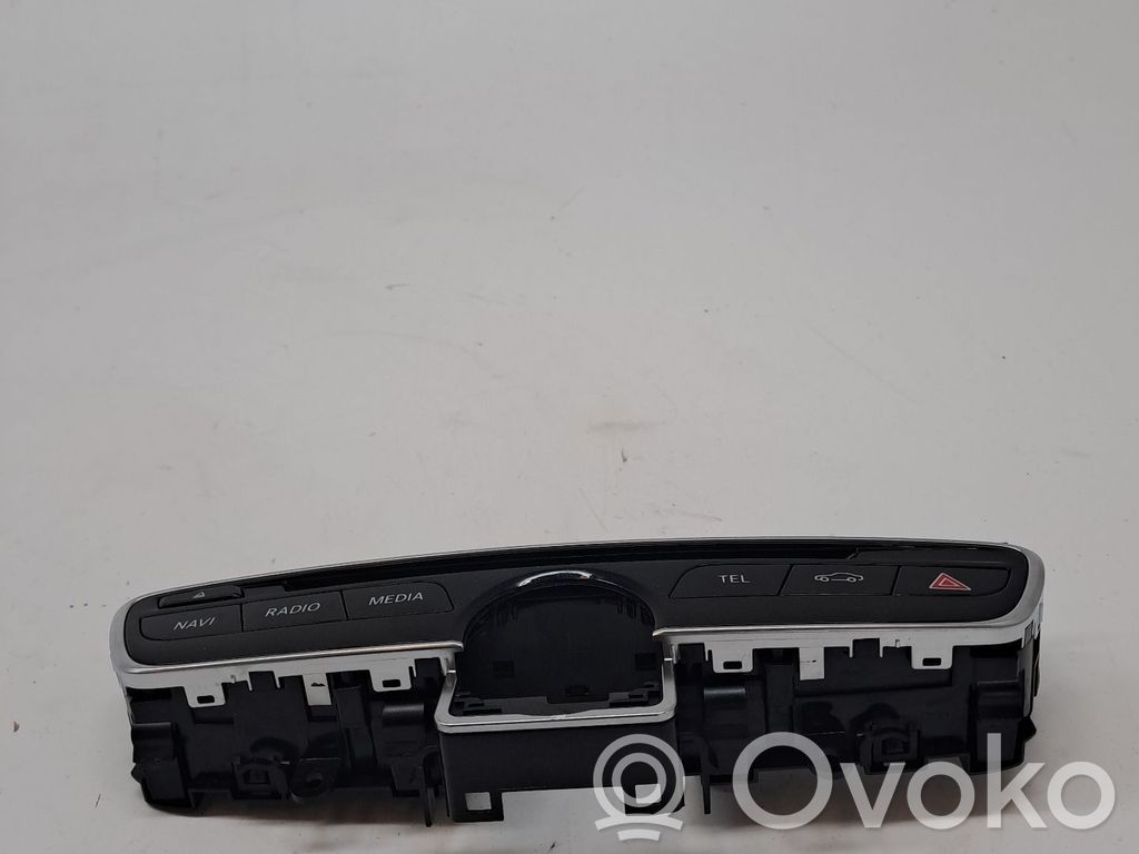 Mercedes-Benz C AMG W205 Interruttore luci di emergenza