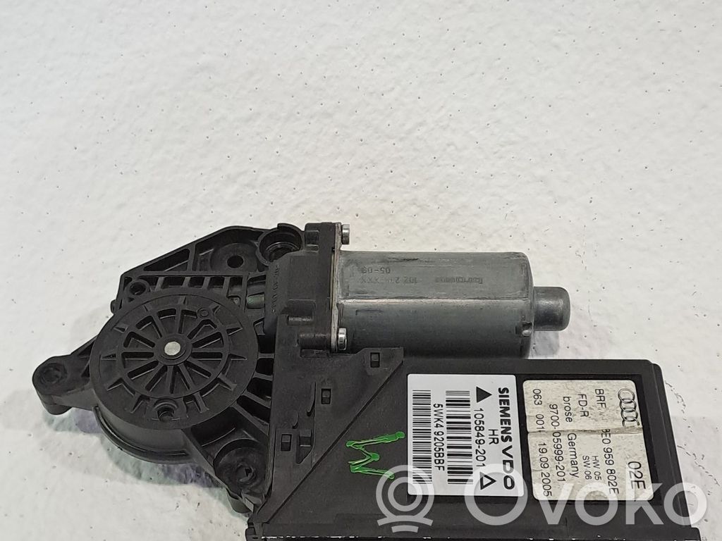Motor macara geam ușă spate   8E0959802E