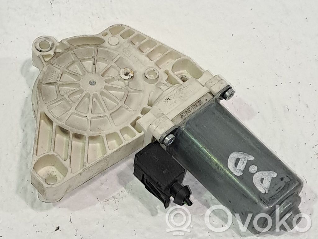 Mercedes-Benz A W169 Motor del regulador de la ventanilla de la puerta delantera 