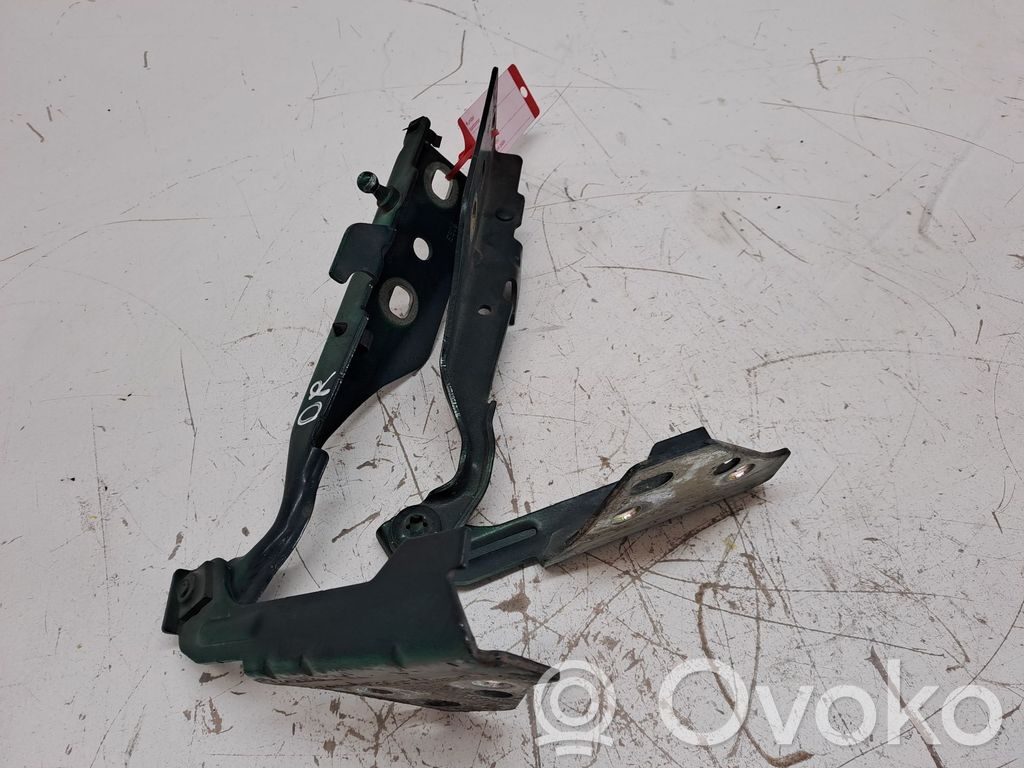 Sliding door lower roller guide/hinge   C2S51443,C2S51442
