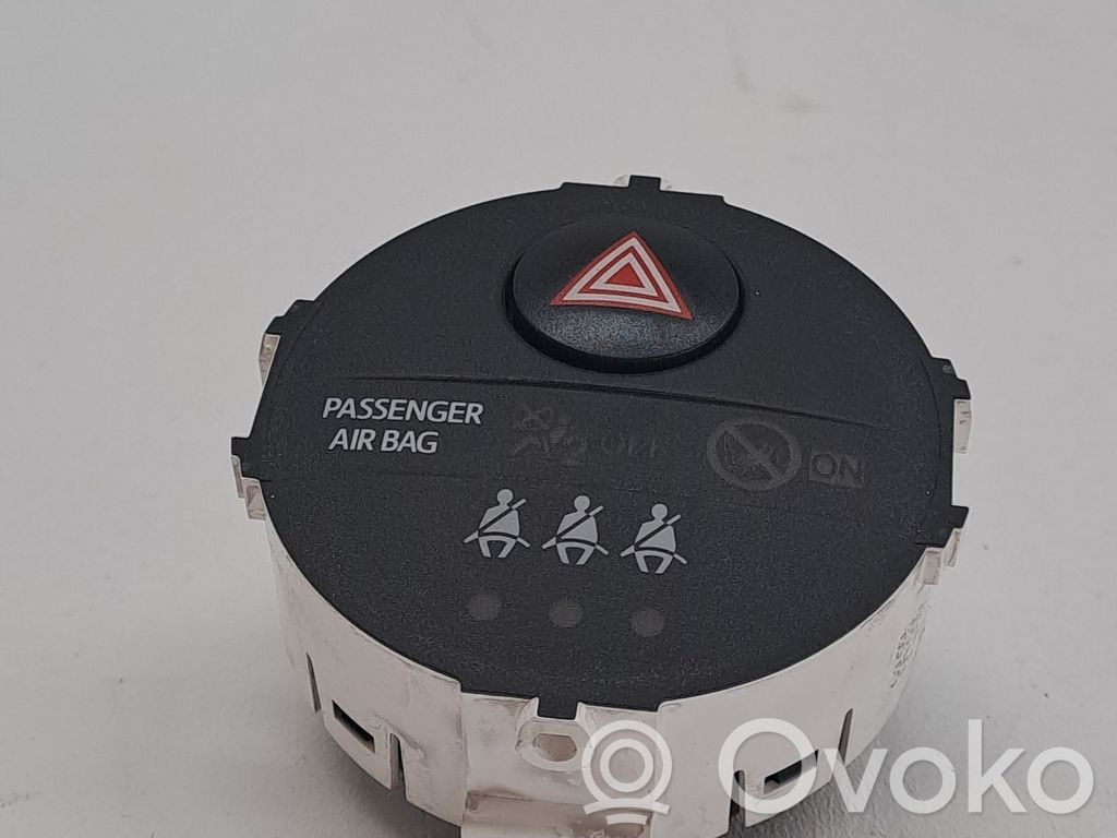 Botón interruptor de luz de peligro   839500D050