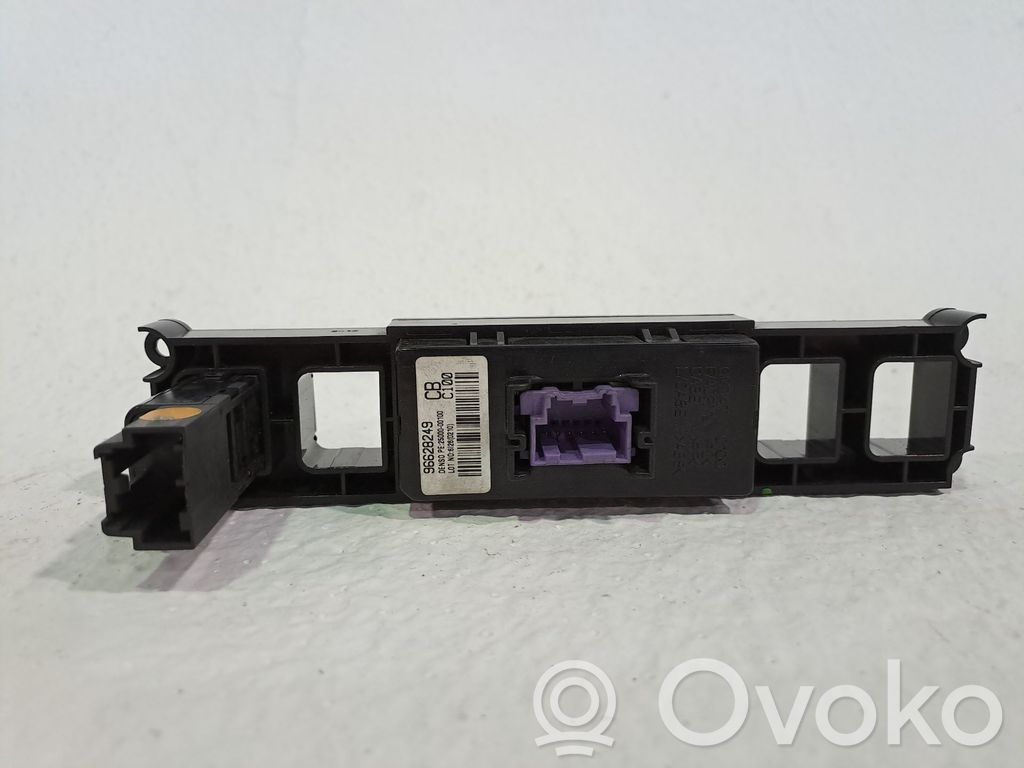 Chevrolet Captiva HUD-näyttö 