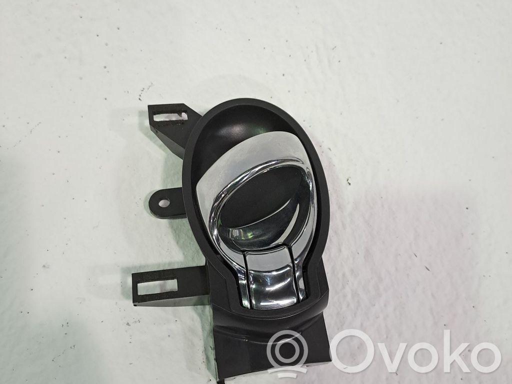 Manecilla interna puerta trasera   806701HB0B