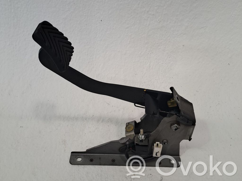 Pedal de embrague   328021W320