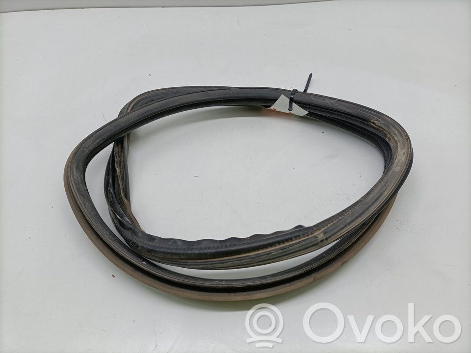 Etuoven kumitiiviste   833320F010