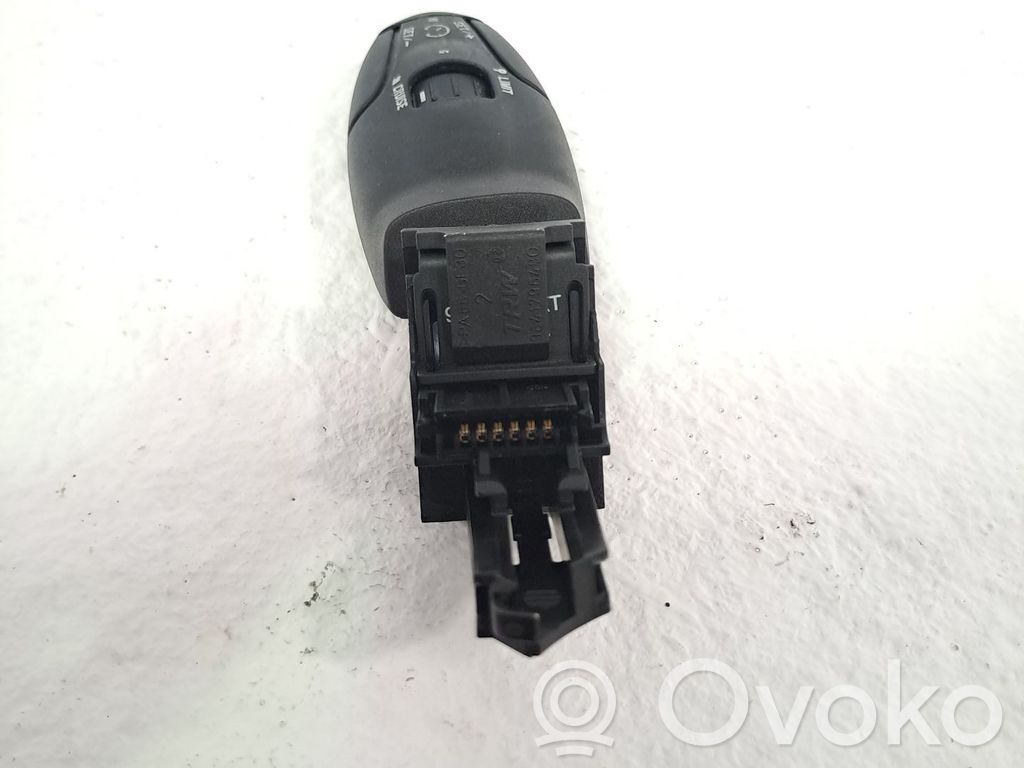 Boutons / interrupteurs volant   6242Z8