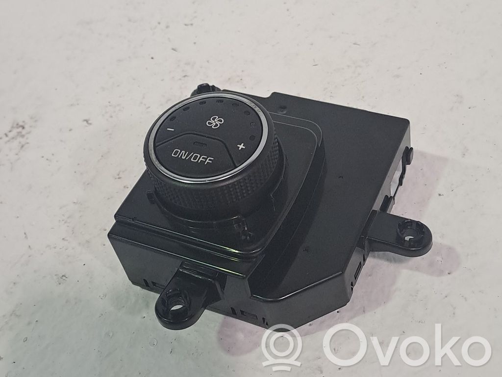 KIA Sorento Air conditioning (A/C) switch 