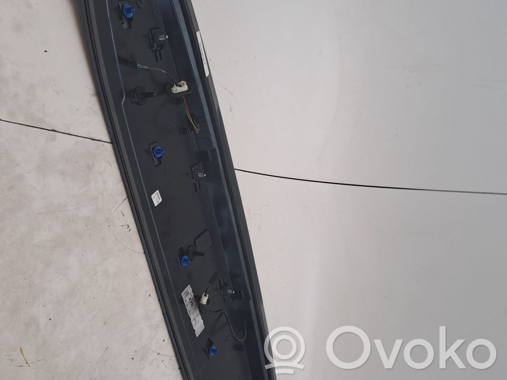 Alerón trasero/maletero   8V4827933BGRU
