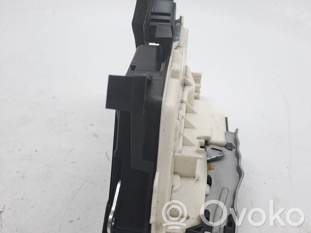 Volkswagen Golf VII Serratura portiera anteriore 