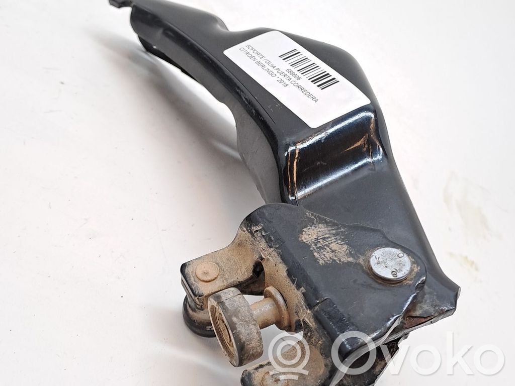 Sliding door lower roller guide/hinge   9033Y9