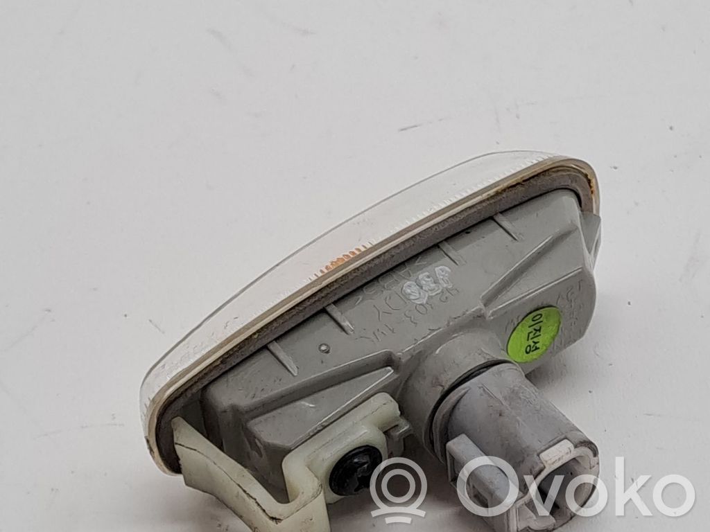 Etupuskurin suuntavilkku   923031W000