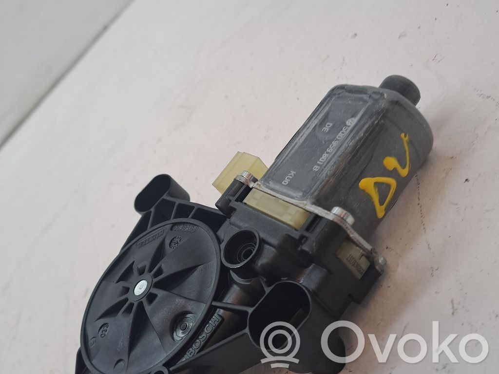 Motor del regulador de la ventanilla de la puerta delantera   5Q0959801B
