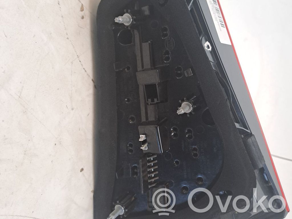Lámpara de faros/luces traseros   8V4945094C