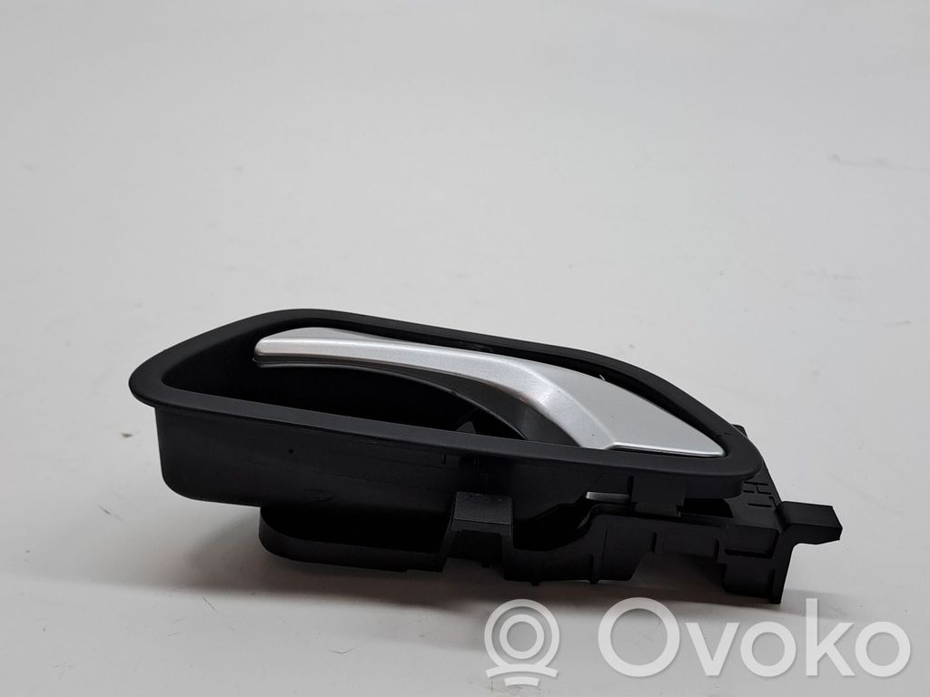 KIA Stonic Manecilla interna puerta trasera 
