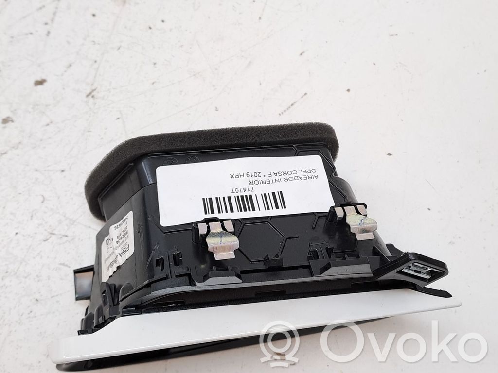 Opel Corsa F Dysze / Kratki nawiewu deski rozdzielczej 