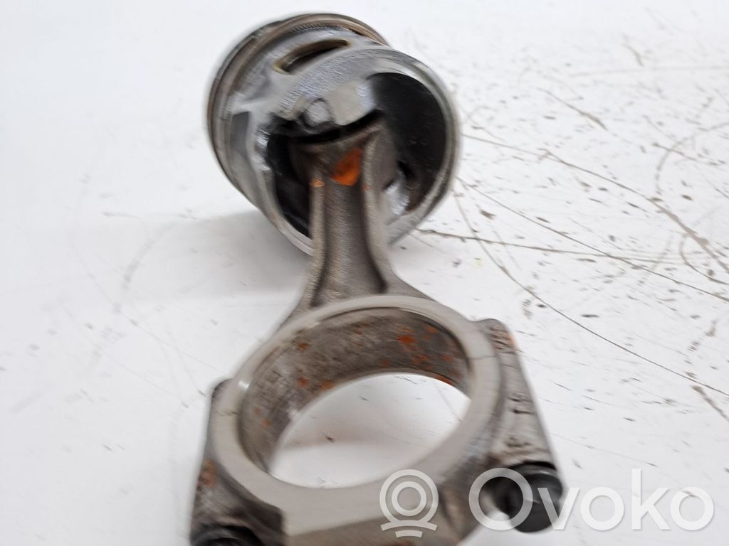 Mäntä   038198401F,03L107065G