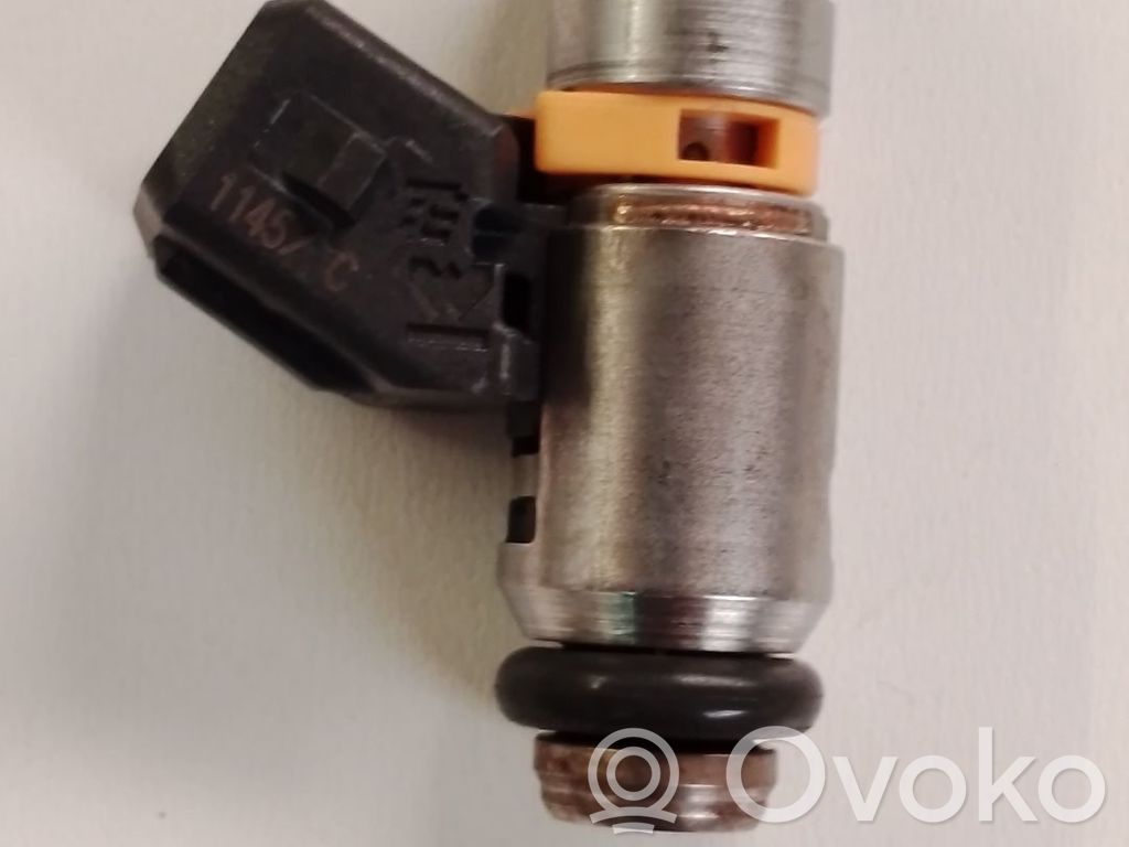Inyector de combustible   1562024,9S519F593DA