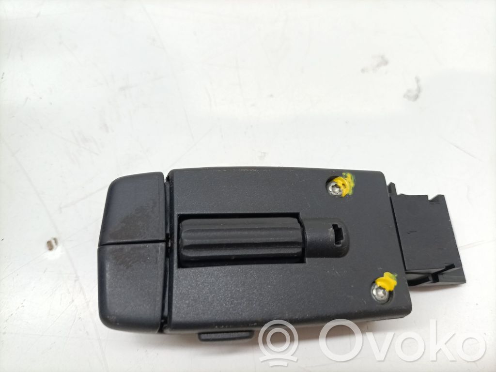 Renault Clio III Butoane/comutatoare pe volan 