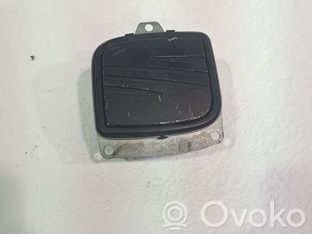 Manecilla de la puerta trasera maletero   5P0827565C