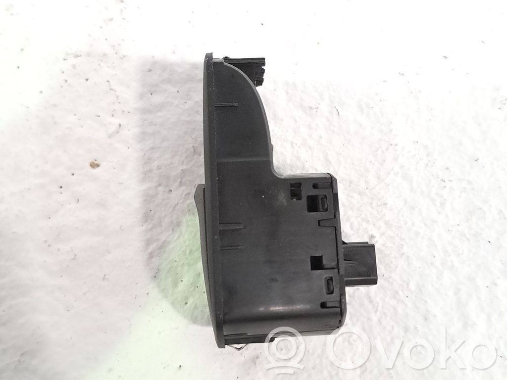 Opel Corsa E Przyciski szyb 