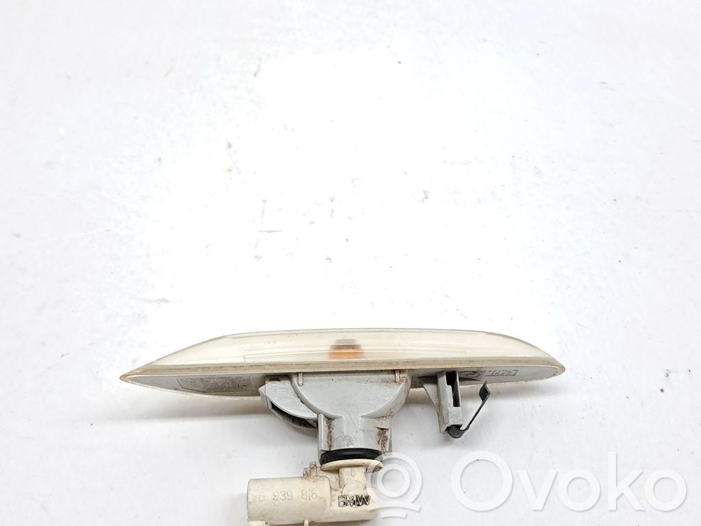 Front fender indicator light   63137253326