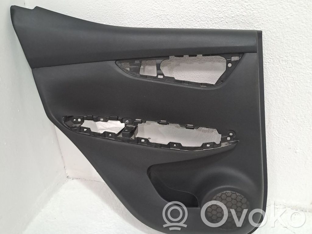 Nissan Qashqai Boczki / Poszycie drzwi tylnych 