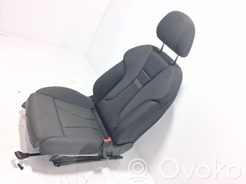 Etumatkustajan istuin   5Q4881106D