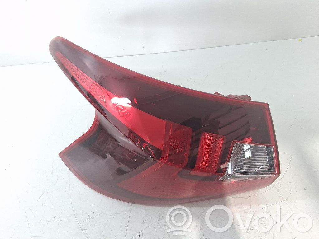 Lámpara de faros/luces traseros   92401Q0000