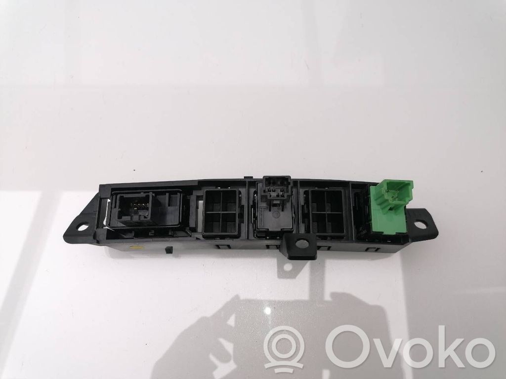 Nissan NP300 Boutons / interrupteurs volant 