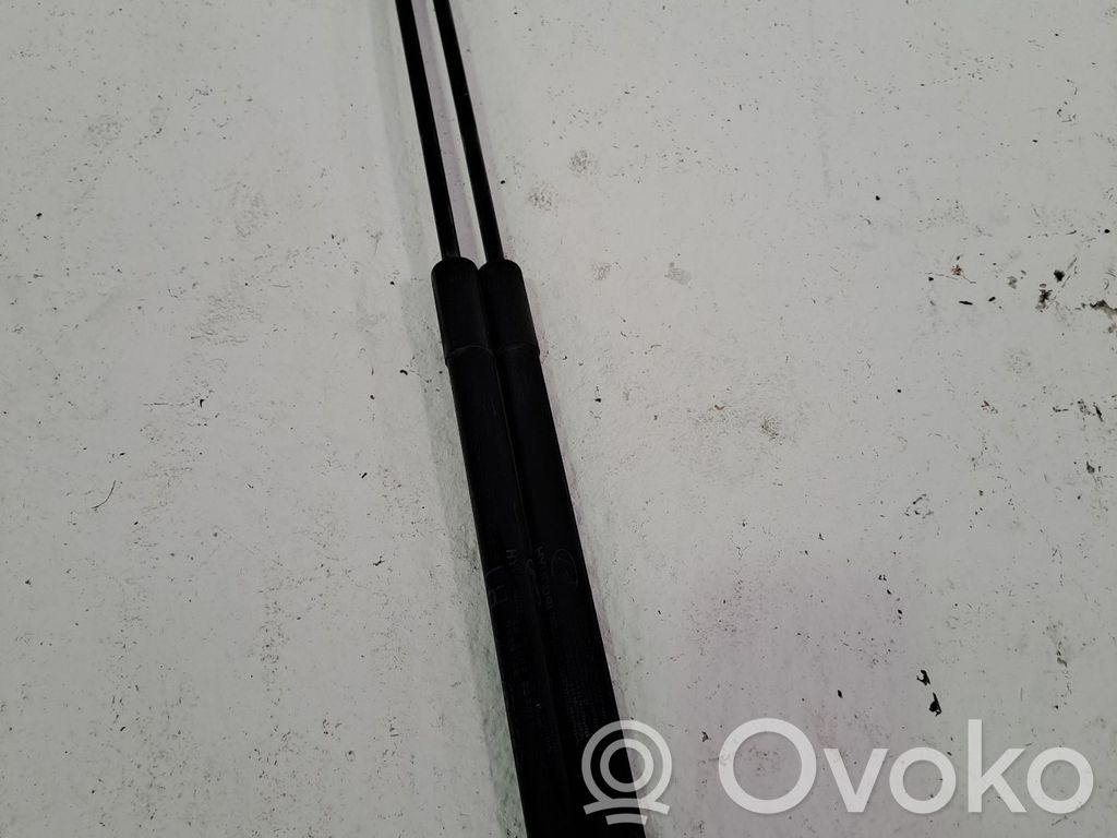 Hyundai i30 Tampon hayon/capotă portbagaj 