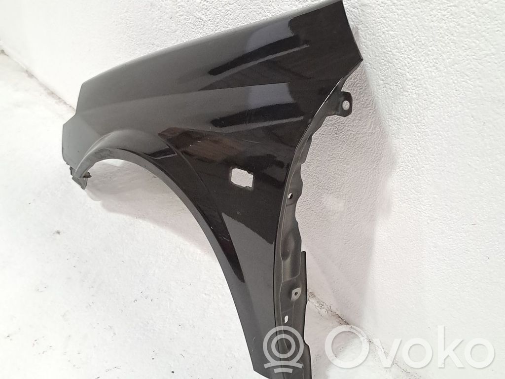 Nissan Primera Nadkole przednie 