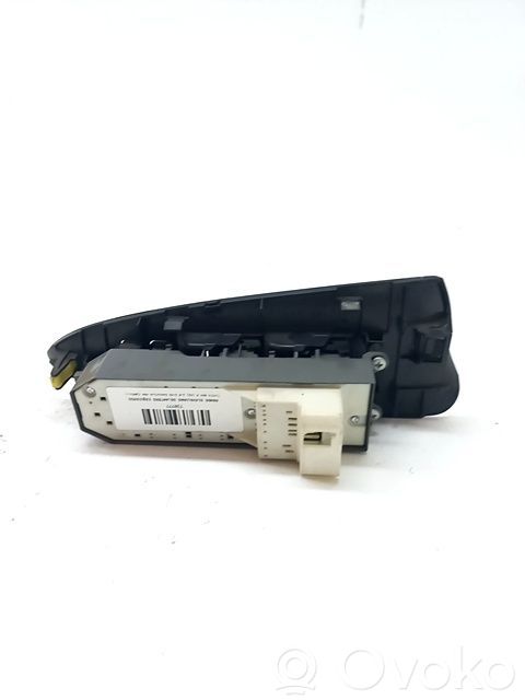 Comutator comandă geamuri electrice   7423242070B0