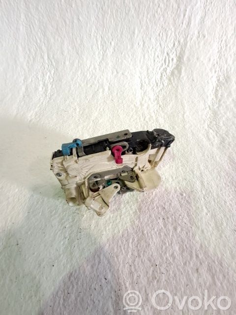 Cerradura de puerta delantera   4589281AG